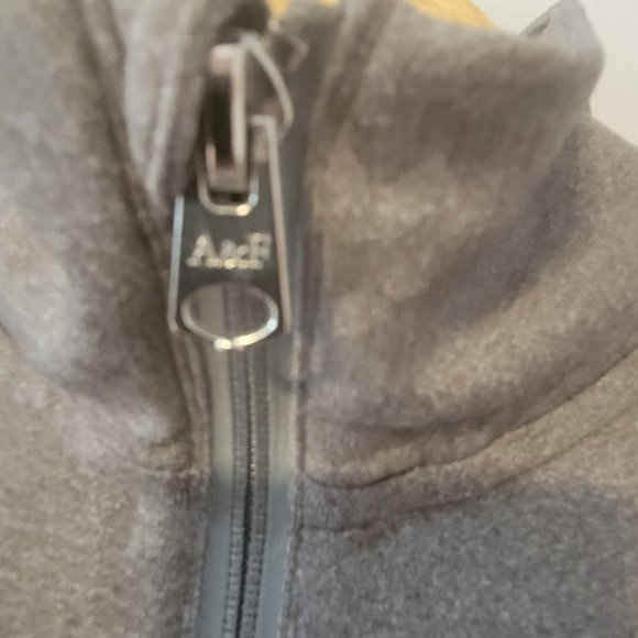 Abercrombie & Fitch Long Sleeved 1/2 Zip Athletic Top Size Medium - Picture 6 of 14